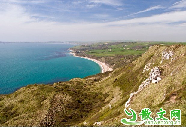 ���±��ϵİ���������Ь�����ɳ�ӣ�������ߵø�Զ